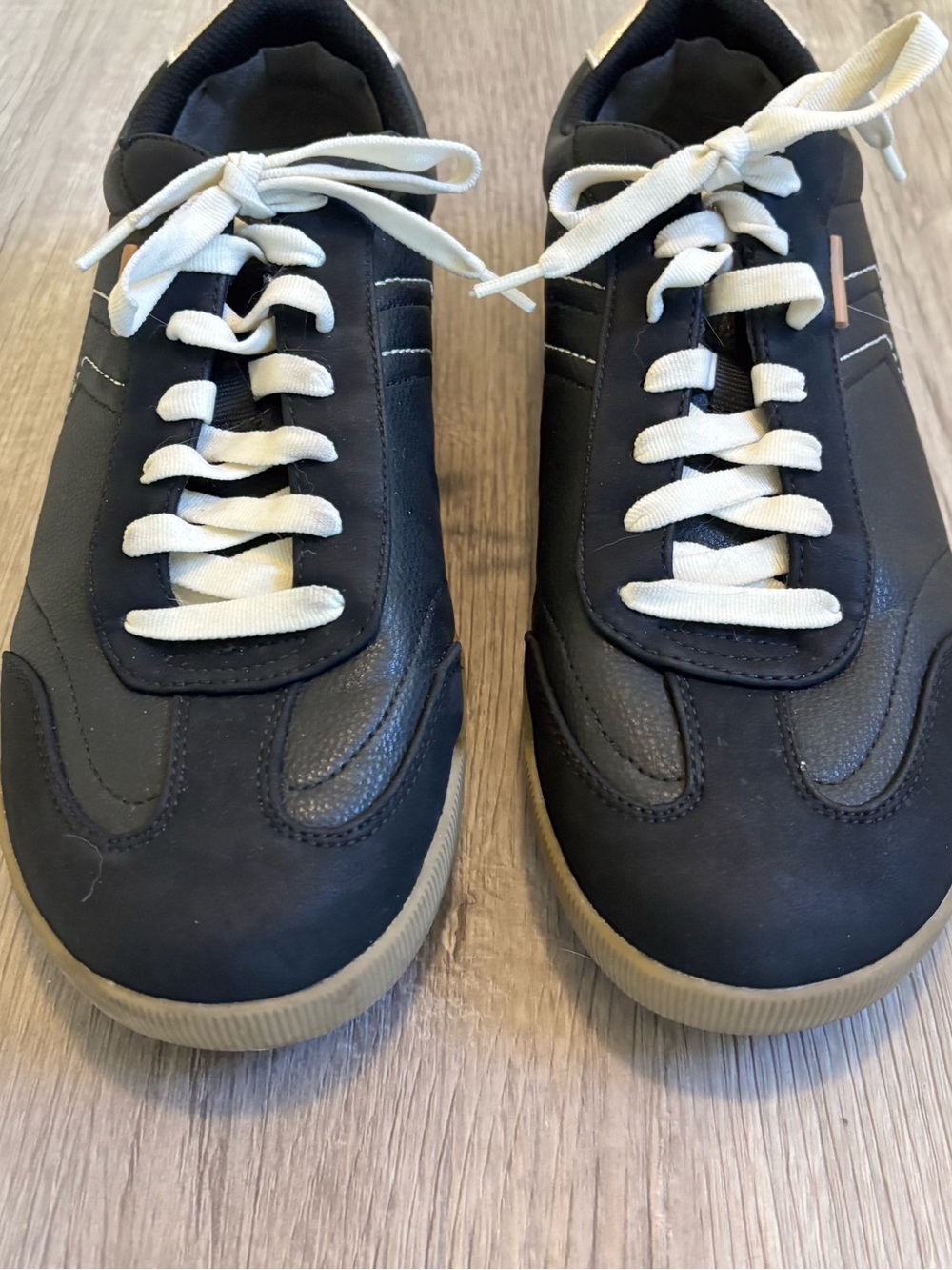 Dr. Scholl's Be True Sneaker in Black Pebbled synthetic faux leather. Size 10